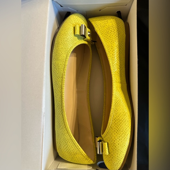 Bar III Bright Yellow Slides, NWT, size 11 M - Picture 2 of 8